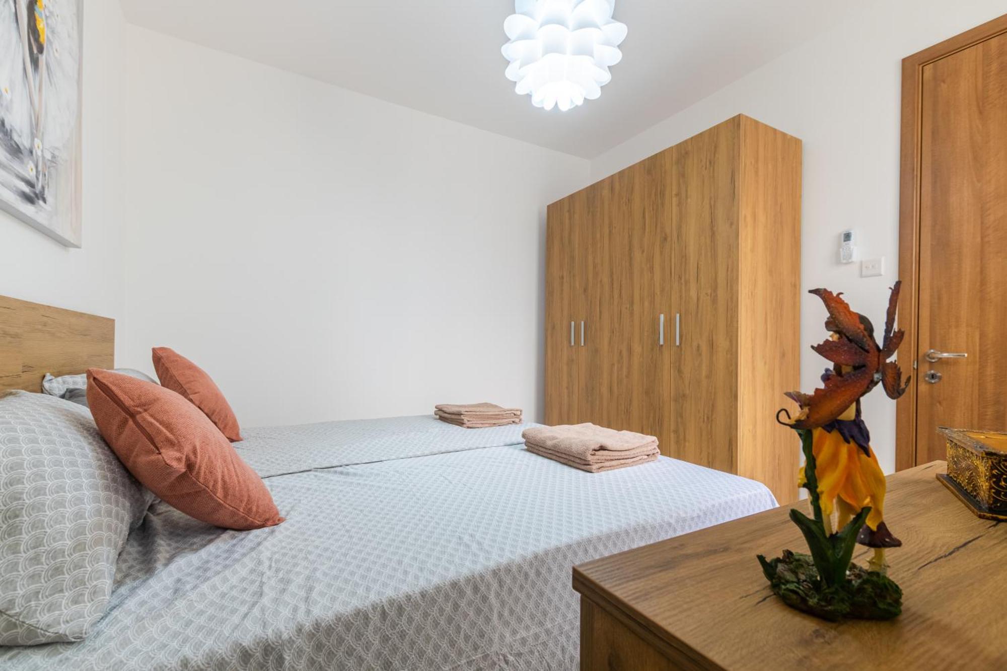 Brand New Apartment 3 Bdr 2 Bth H12 Сейнт Полс Бей Екстериор снимка