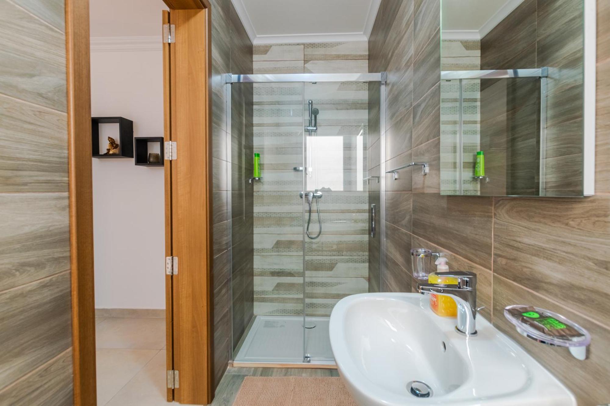 Brand New Apartment 3 Bdr 2 Bth H12 Сейнт Полс Бей Екстериор снимка
